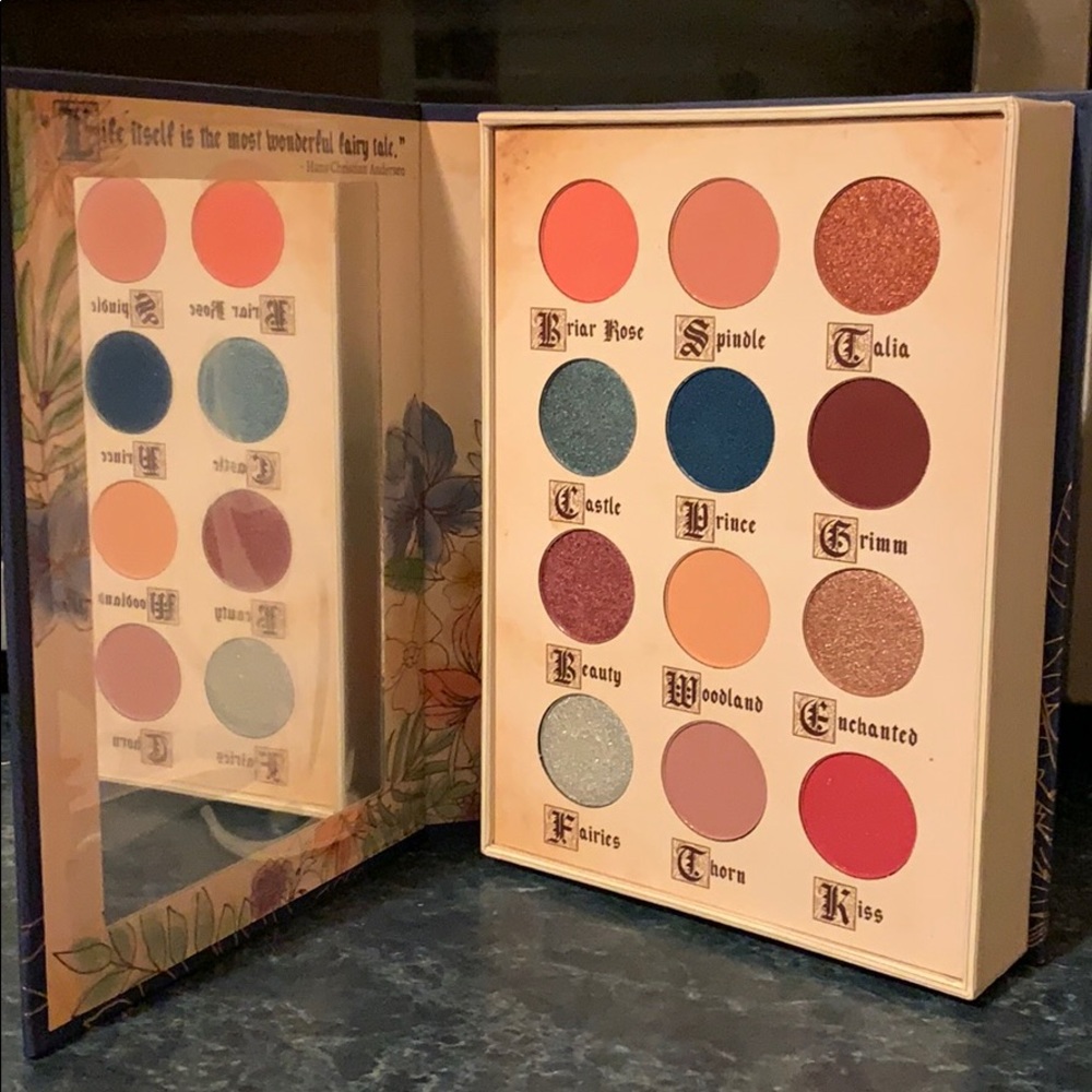 Eyeshadow palette